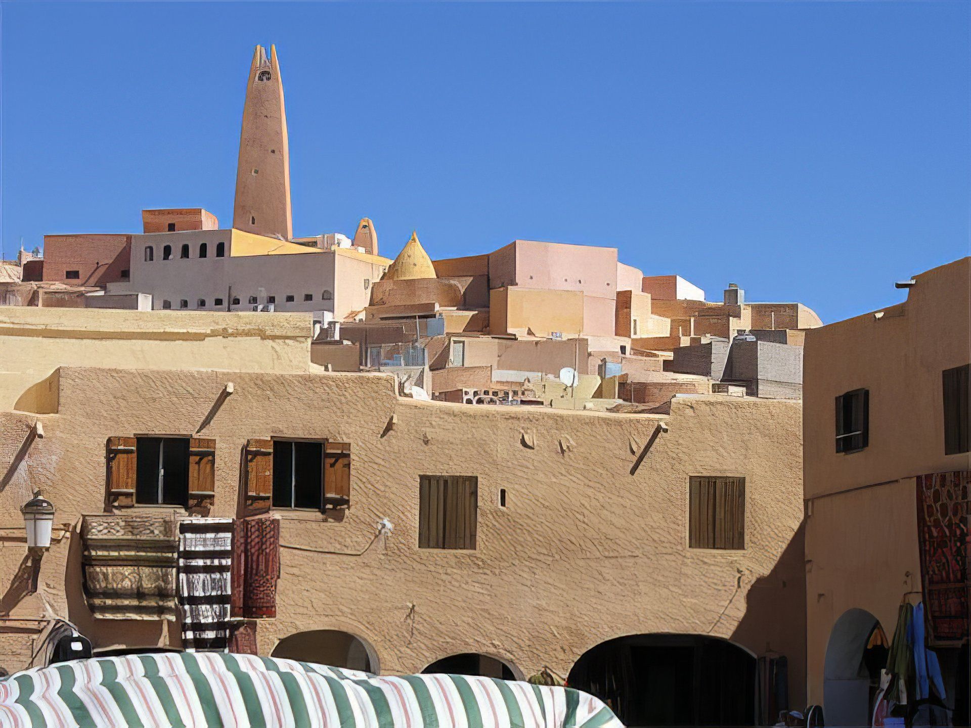 Старый квартал Бу Нуры с традиционной архитектурой